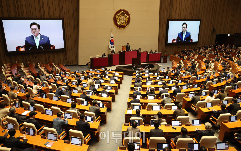 ▲우원식 국회의장이 2일 서울 여의도 국회 본회의장에서 열린 임시회 개회식에서 개회사를 하고 있다. 고이란 기자 photoeran@