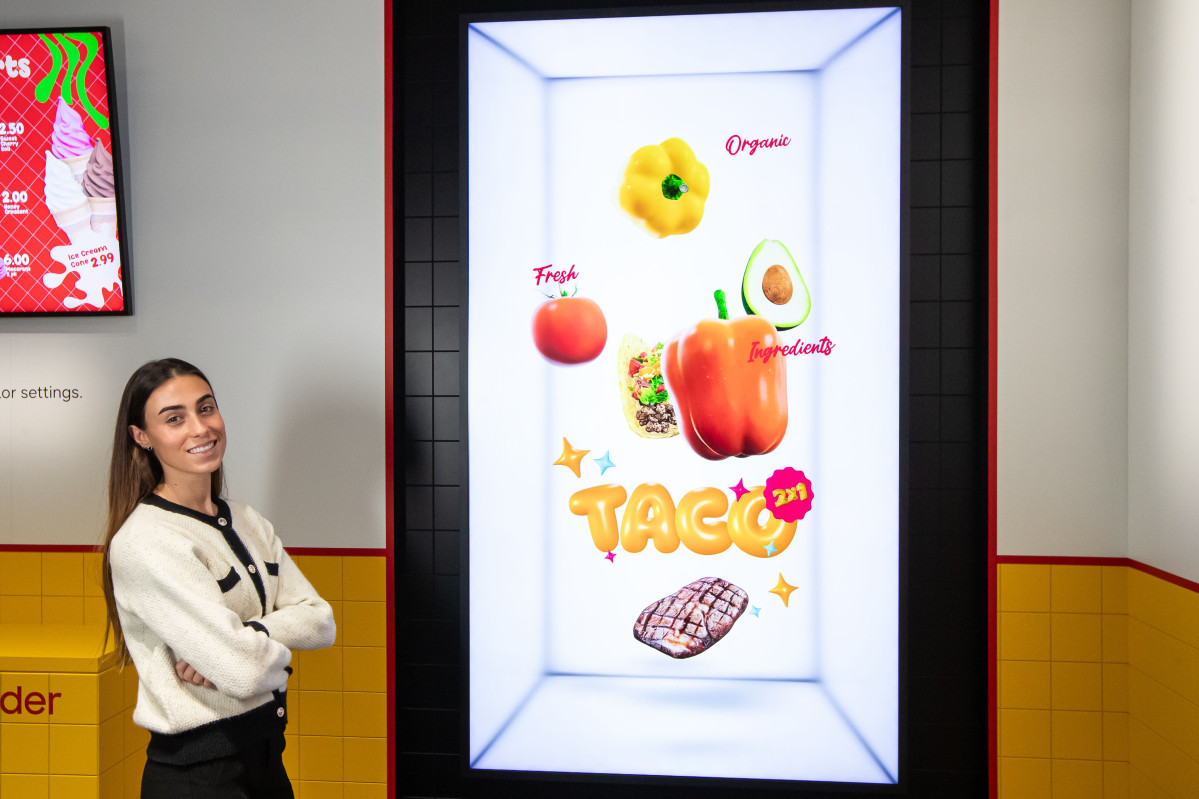 ▲3D 전용 안경 없이도 3D 공간감을 구현한 삼성전자의 차세대 혁신 디스플레이 '스페이셜 사이니지'  (사진제공-삼성전자)