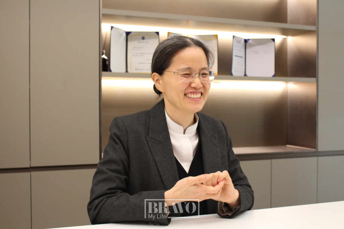 ▲한선경 더시그넘하우스청라 대표가 지난달 더시그넘하우스 청라에서 브라보마이라이프와 인터뷰를 진행하고 있다. 서지희 기자 jhsseo@