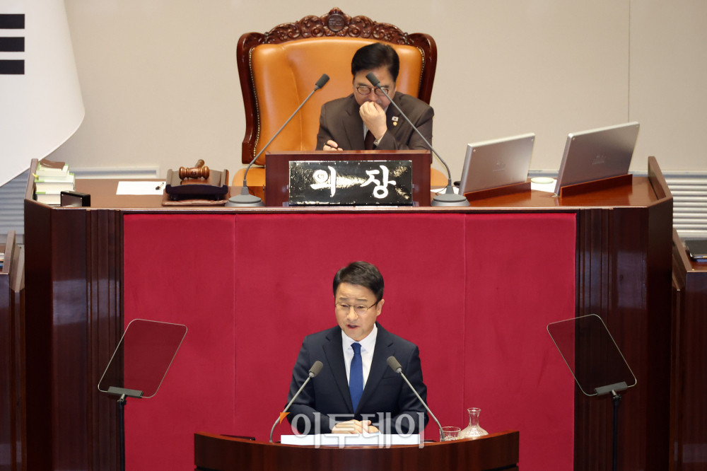 ▲한병도 더불어민주당 원내대표가 3일 서울 여의도 국회에서 열린 본회의에서 교섭단체 대표연설을 하고 있다. 고이란 기자 photoeran@