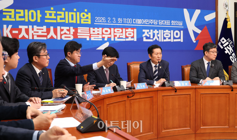 ▲정청래 더불어민주당 대표가 3일 서울 여의도 국회에서 열린 코리아 프리미엄 K-자본시장 특별위원회 전체회의에서 인사말을 하고 있다. 고이란 기자 photoeran@