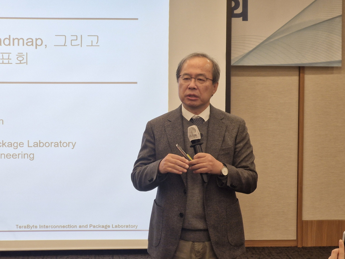 ▲김정호 카이스트 교수가 3일 HBF 기술 개발 성과를 발표하고 있다. (손희정 기자 sonhj1220@)