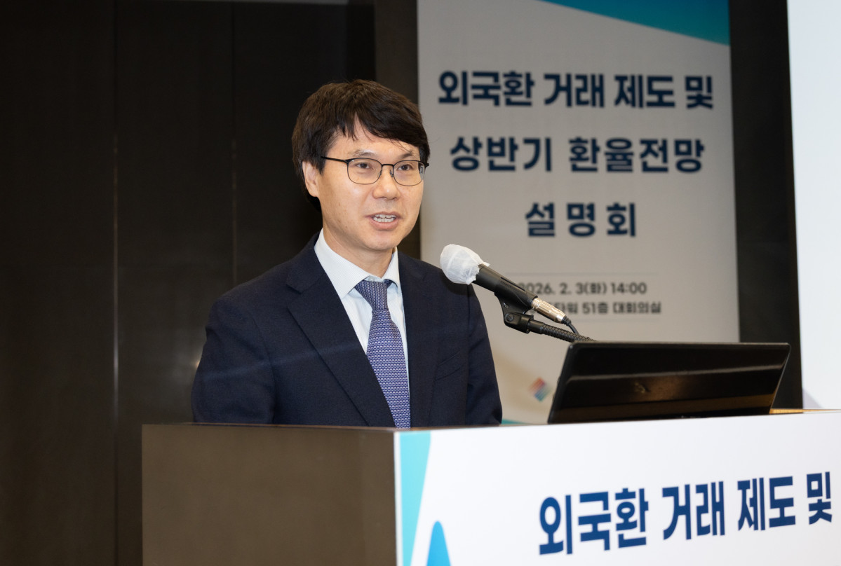 ▲한국무역협회가 3일 서울 강남구 삼성동 트레이드타워에서 개최한 ‘수출입 기업을 위한 외국환 거래 제도 및 환율전망 설명회’에서 최정식 한국무역협회 FTA·통상종합지원센터 단장이 개회사를 하고 있다. (사진=무협)