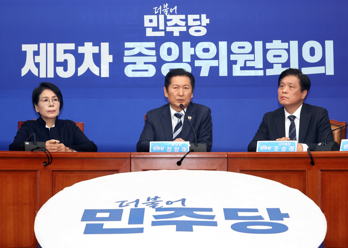 ▲정청래 더불어민주당 대표가 3일 국회에서 자신의 핵심 공약인 1인1표제가 최종 관문인 당 중앙위원회를 통과한 직후 열린 기자 간담회에서 발언하고 있다. 사진=연합뉴스