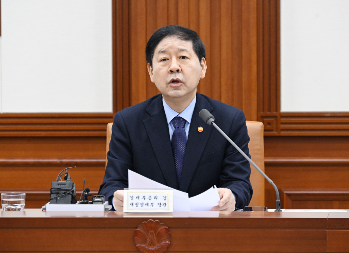 ▲구윤철 부총리 겸 재정경제부 장관이 2월 4일 서울 종로구 정부서울청사에서 열린 경제관계장관회의를 주재, 모두발언을 하고 있다. (재정경제부)