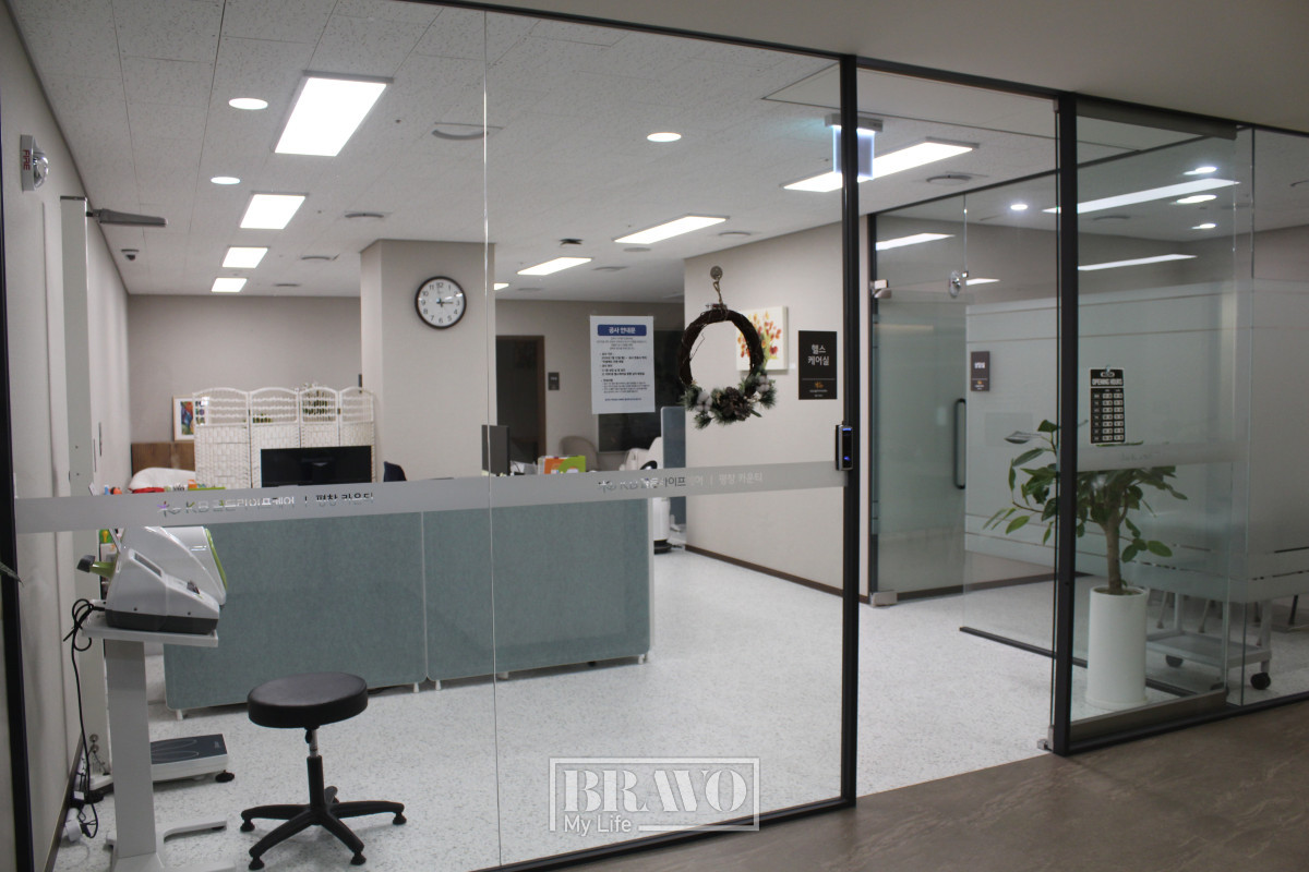 ▲‘KB 골든라이프케어 평창 카운티’ 헬스케어실 모습. 서지희 기자 jhsseo@