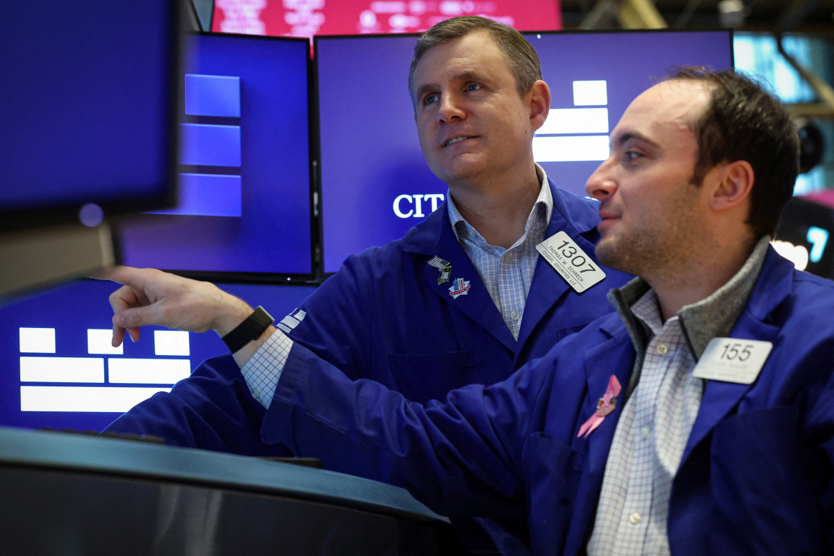 ▲뉴욕증권거래소(NYSE)에서의 트레이더의 모습.  (뉴욕/로이터연합뉴스)