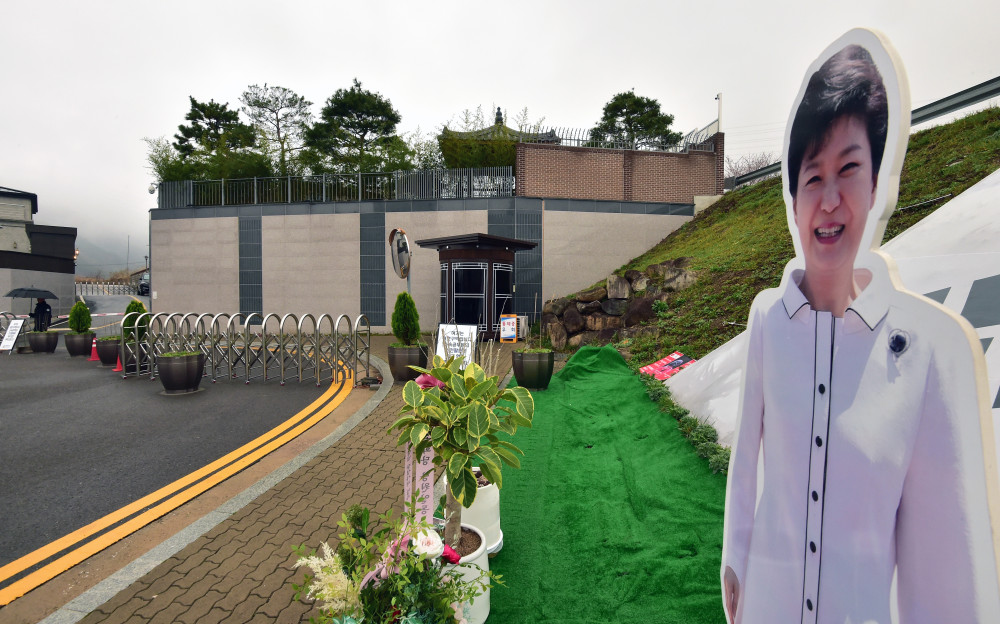 ▲박근혜 전 대통령 사저 가압류…법원 판단 나왔다, 가세연·김세의 측 채권 보전 신청, 본안 소송 전 임시 조치 (뉴시스)