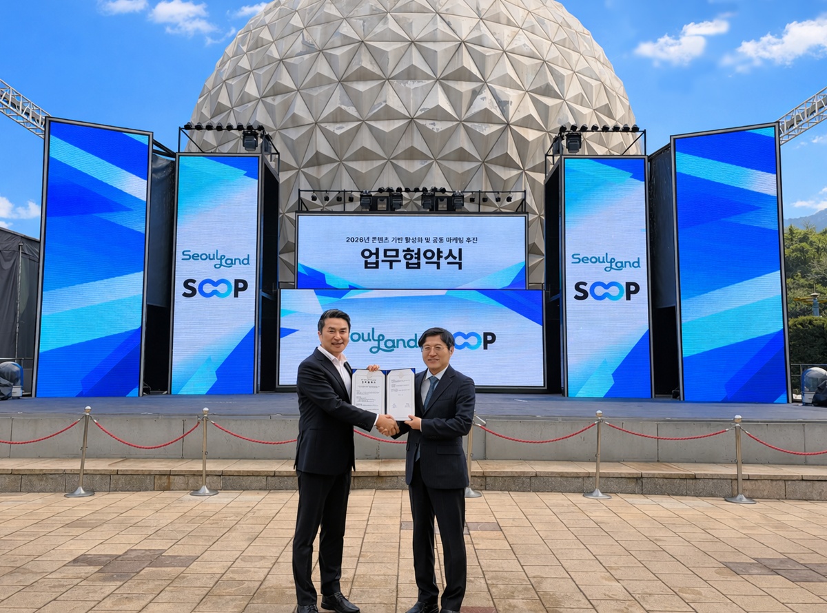 ▲최영우 SOOP 대표이사(왼쪽)와 신상철 서울랜드 대표이사(오른쪽)
 (사진제공=서울랜)