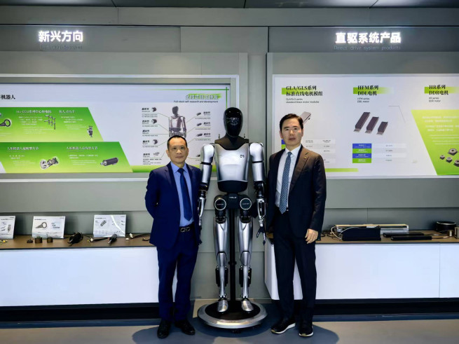 ▲TPC는 2일 중국의 로봇 기술 전문 기업 HCFA와 한국 및 아시아 시장을 대상으로 한 전략적 협력 및 제품공급계약을 체결했다. <왼쪽부터 HCFA(Zhejiang Hechuan Technology Co.,LTD) Jerry Xu 총재, 엄재윤 TPC메카트로닉스 대표> (사진제공 = TPC메카트로닉스)