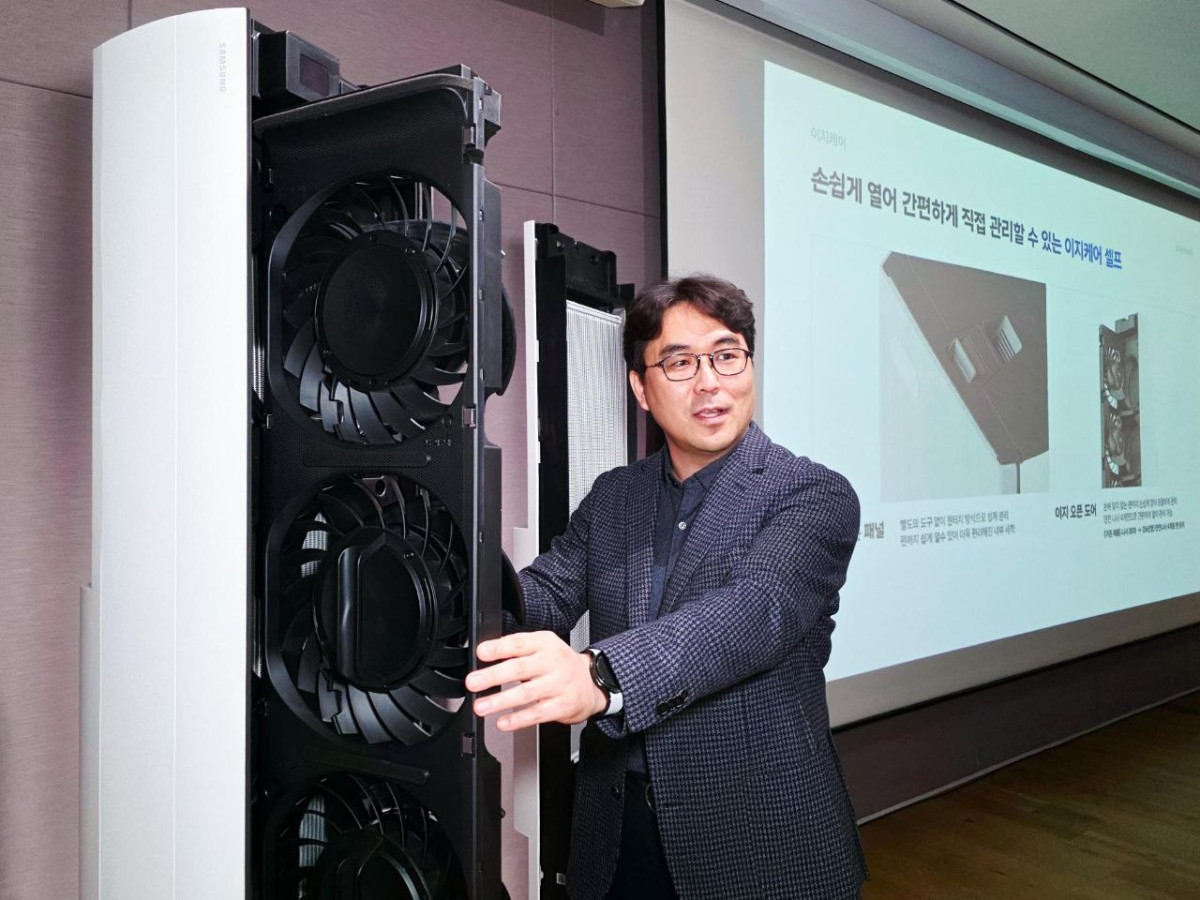 ▲삼성전자 DA사업부 에어솔루션개발팀 신문선 상무가 서울 서초구 우면동에 위치한 삼성전자 서울 R&D 캠퍼스에서 2026년형 AI 무풍 에어컨 신제품의 특장점을 소개하고 있다. (사진제공-삼성전자)
