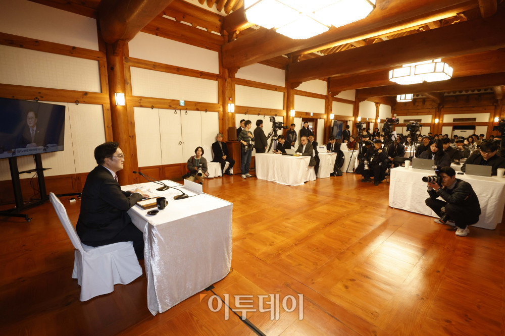 ▲우원식 국회의장이 5일 서울 여의도 국회 사랑재에서 신년 기자회견을 하고 있다. 고이란 기자 photoeran@