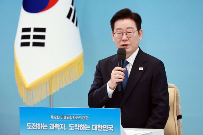 ▲이재명 대통령이 5일 청와대에서 열린 미래 과학자와의 대화 '도전하는 과학자, 도약하는 대한민국'에서 발언하고 있다.  (연합뉴스)