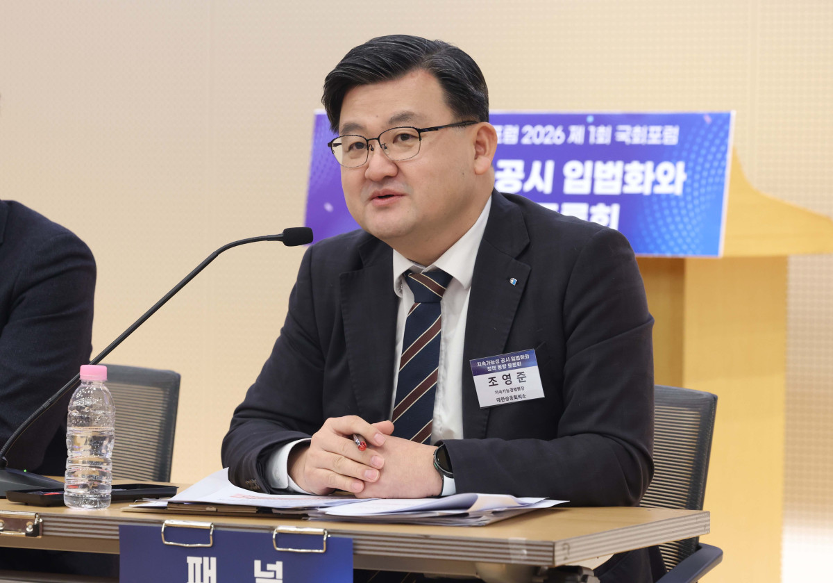 ▲5일 서울 여의도 국회도서관에서 열린 ‘지속가능성 공시 입법화와 정책 동향 토론회’에서 조영준 대한상공회의소 지속가능경영원장이 패널토론에 참여하고 있다. 이번 행사는 민병덕 더불어민주당 의원실과 사단법인 한국지속가능성인증포럼(KOSRA)이 공동 주최하고 이투데이가 주관했다. 토론회에서는 ESG 등 지속가능성 공시에 대한 글로벌 정합성 제고 및 국내 공시 로드맵 수립 등이 논의됐다. 신태현 기자 holjjak@