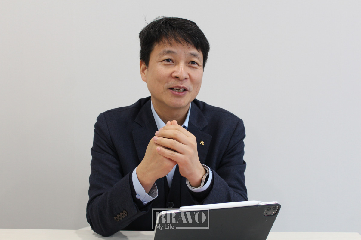 ▲유복재 KB골든라이프케어 상무가 지난달 KB골든라이프케어 평창 카운티에서 브라보마이라이프와 인터뷰를 진행하고 있다. 서지희 기자 jhsseo@