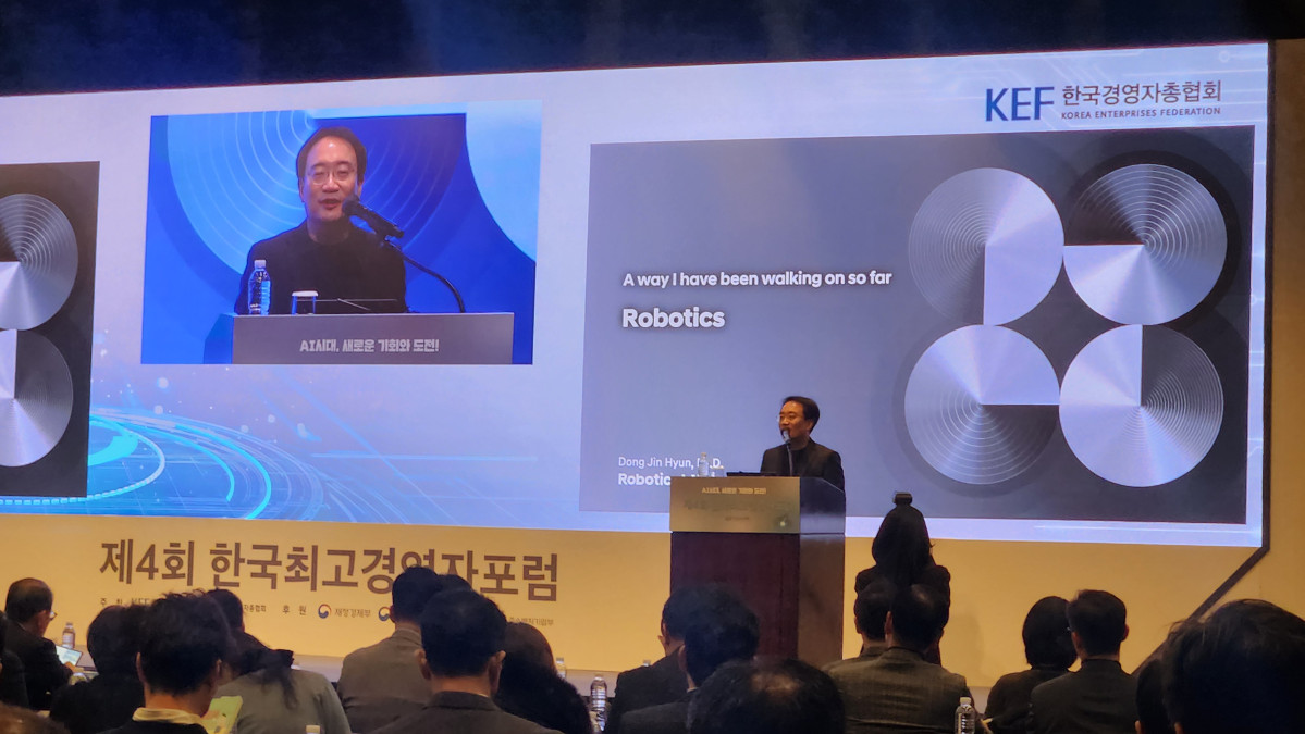 ▲한국경영자총협회 주최 한국최고경영자포럼에서 발표하고 있는 현동진 현대자동차 로보틱스 랩장(상무). 김채빈 기자 chaebi@