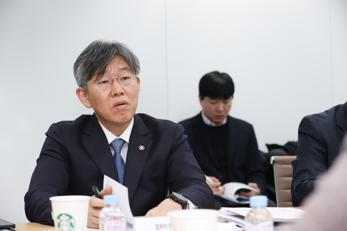 ▲김이탁 국토교통부 1차관은 5일 오후 서울 용산구 갈월동 LH 주택공급특별추진본부에서 제4차 주택시장 및 공급대책 점검회의를 주재했다.  (사진제공=국토교통부)