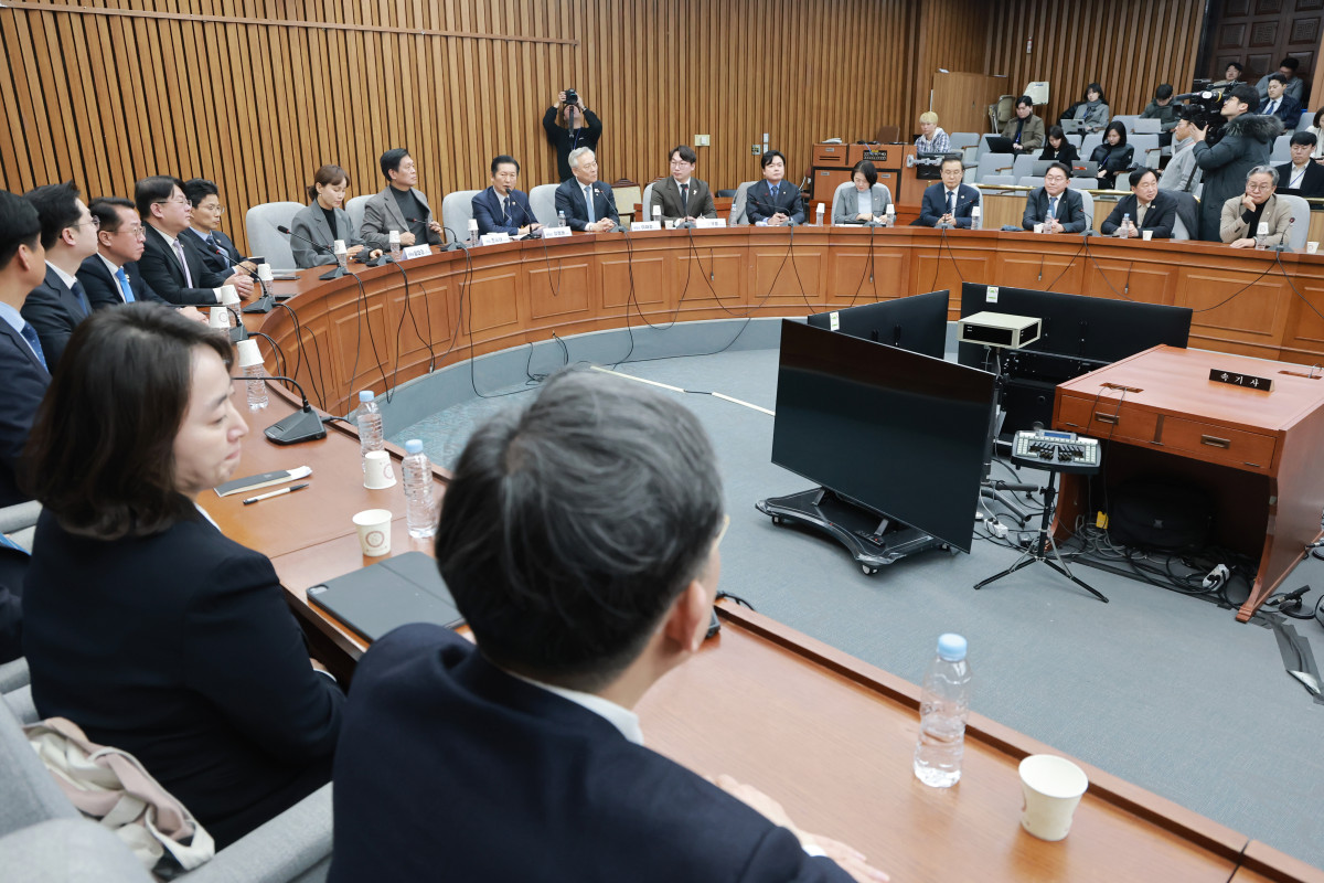 ▲더불어민주당 정청래 대표가 5일 국회에서 초선 의원들을 만나 인사말하고 있다. (연합뉴스)