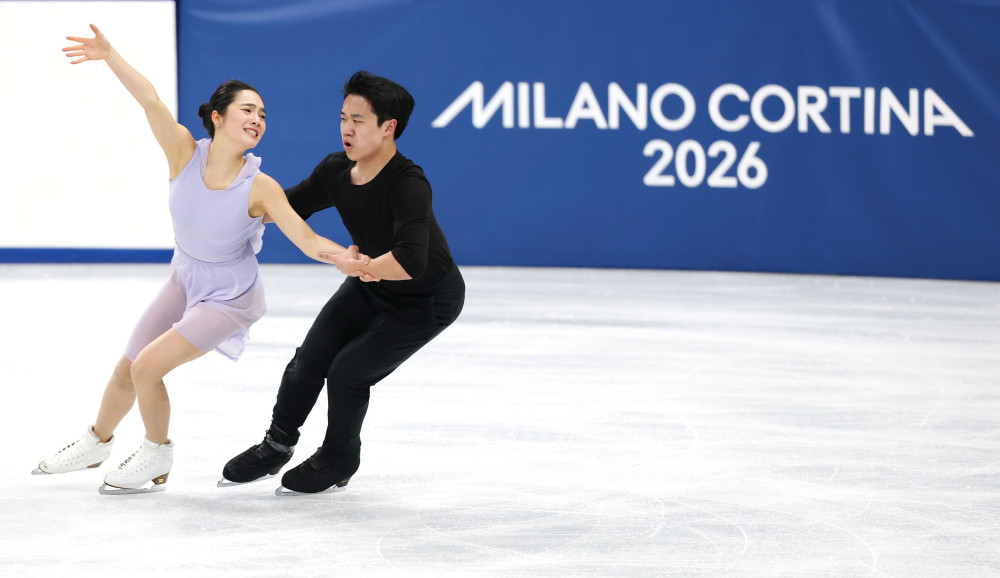 ▲2026 밀라노·코르티나담페초 동계올림픽 개막을 하루 앞둔 5일(현지시간) 이탈리아 밀라노 아이스스케이팅 아레나에서 피겨 아이스댄스 임해나와 권예가 훈련하고 있다.  (연합뉴스)