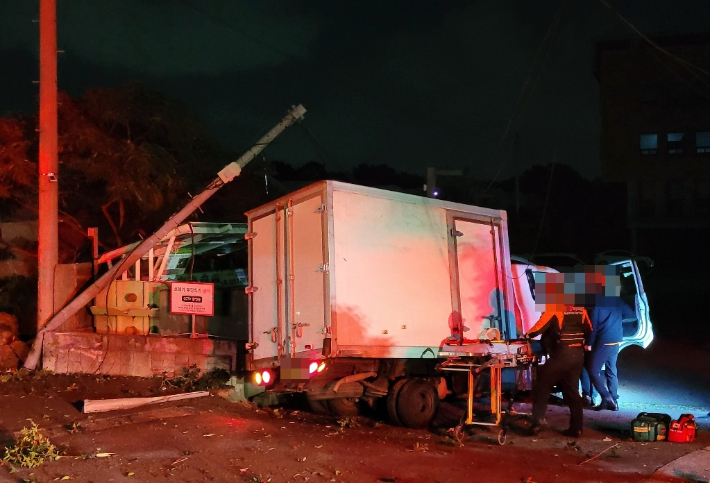 ▲제주도에서 새벽배송하다 고 오승용 씨 사고 현장.  (사진제공=  제주도소방안전본부)