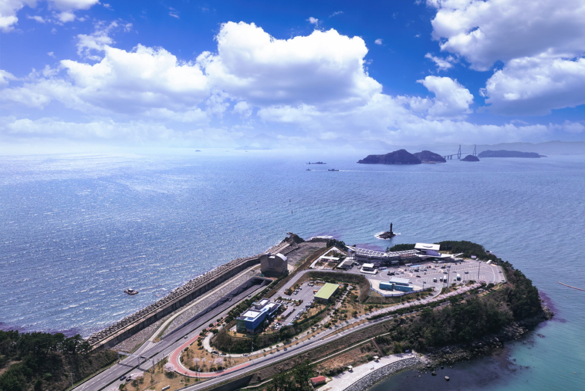 ▲대우건설이 시공한 거가대로 침매터널 구간 전경. (사진제공=대우건설)