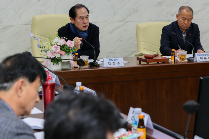 ▲김희수 전남도 진도군수 발언 모습.  (사진제공=진도군)