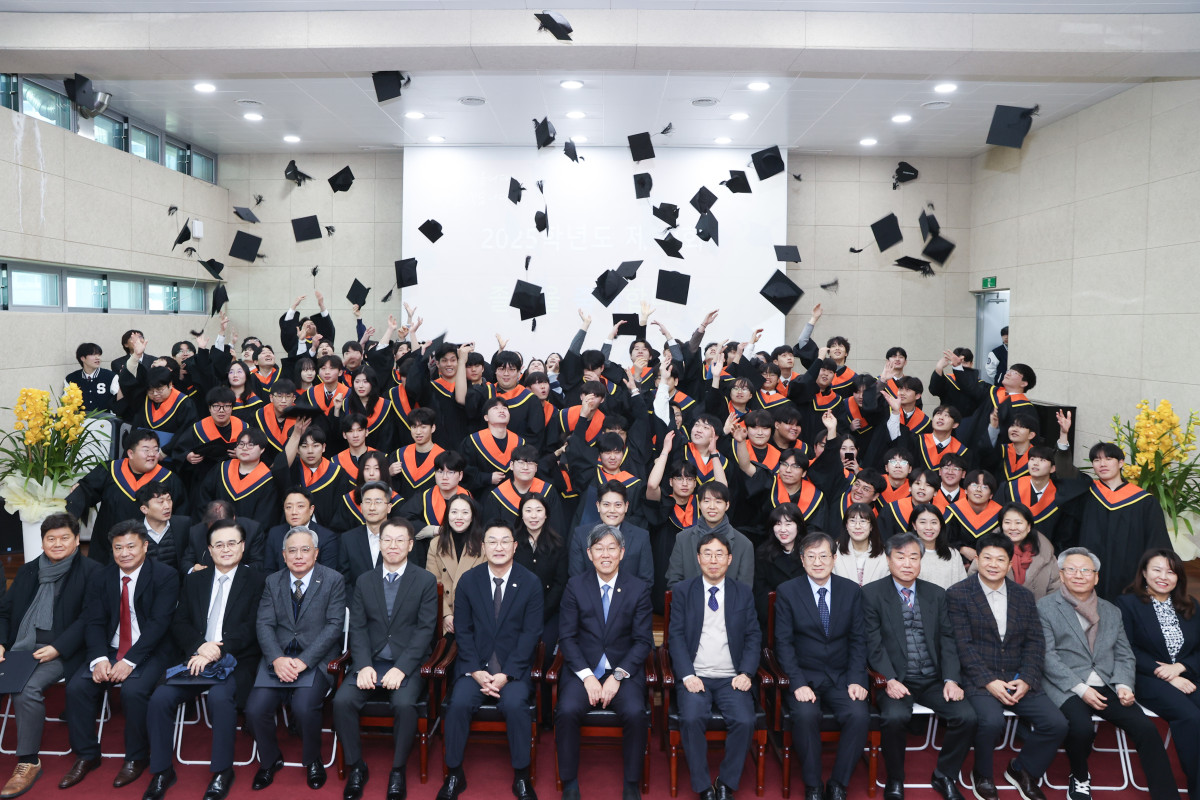 ▲김이탁 국토교통부 제1차관이  6일 오후 서울 성북구 소재 해외건설·플랜트 마이스터고인 서울도시과학기술고등학교 제8회 졸업식에 참석했다. (사진제공=국토교통부)