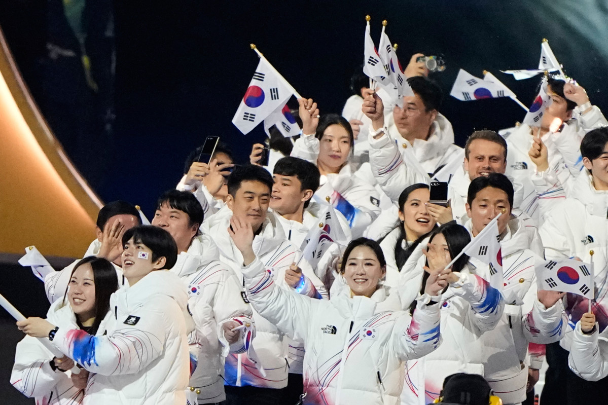 ▲이탈리아 밀라노에서 열린 2026 동계올림픽 개막식에서 한국 선수단의 기수인 박지우(왼쪽)와 차준환(왼쪽에서 두 번째) 등 선수들이 입장하고 있다. (밀라노(이탈리아)/연합뉴스)