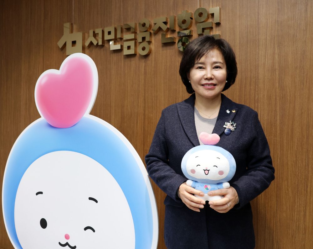 ▲김은경 서민금융진흥원장이 28일 서울 중구 서민금융진흥원 본사 집무실에서 이투데이와 인터뷰에 앞서 포즈를 취하고 있다. 고이란 기자 photoeran@ (이투데이DB)
