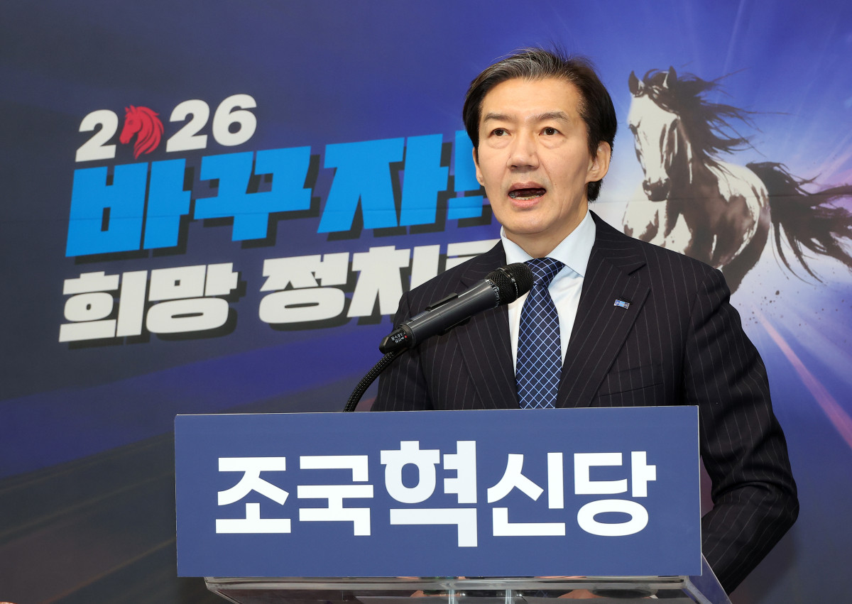 ▲ 조국혁신당 조국 대표가 8일 국회에서 기자간담회를 열고 합당을 제안한 더불어민주당을 향해 "설 연휴가 시작되는 13일 전에 민주당의 공식 입장을 결정해달라"고 촉구하고 있다. (연합뉴스)