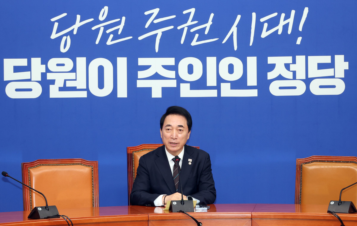 ▲더불어민주당 박수현 수석대변인이 8일 국회에서 현안 관련 기자간담회를 열고 있다. (연합뉴스)