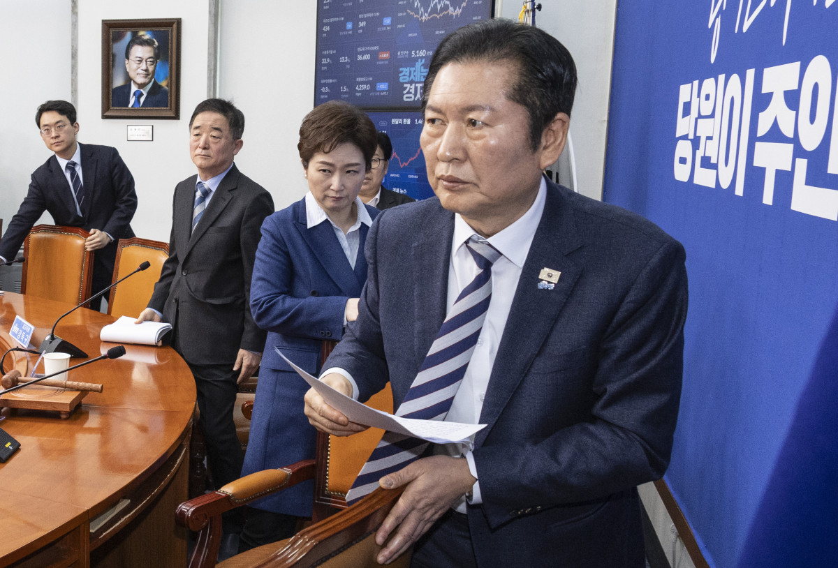 ▲최고위 마치고 떠나는 민주당 지도부 (연합뉴스)