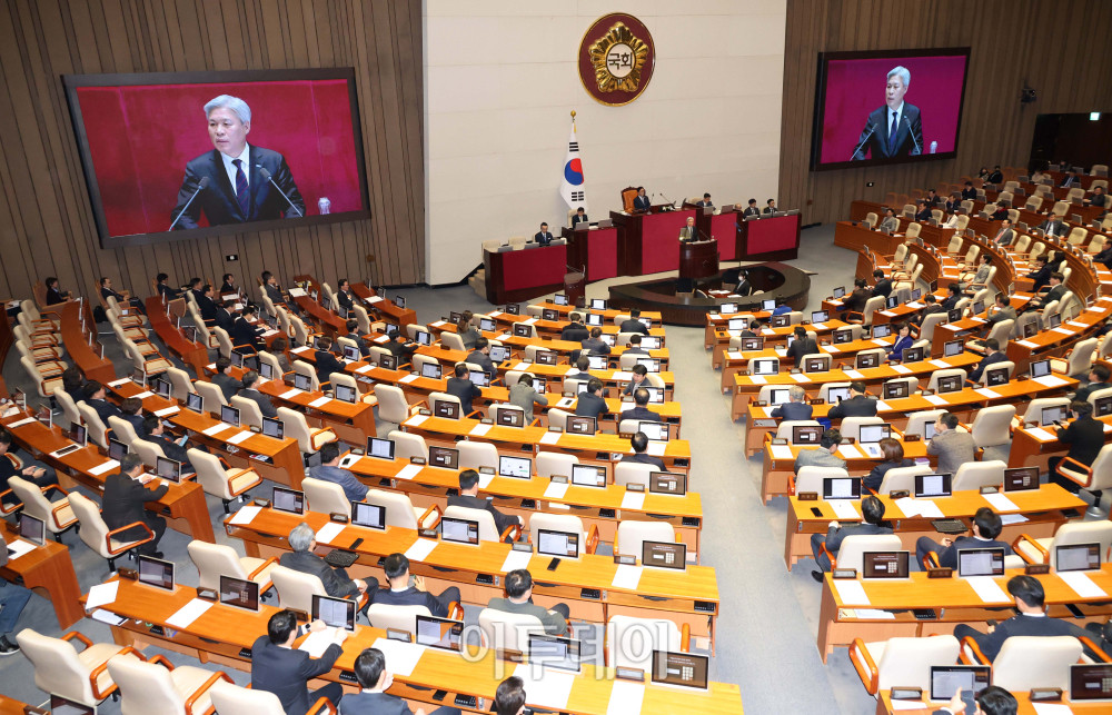 ▲서왕진 조국혁신당 원내대표가 9일 서울 여의도 국회에서 열린 본회의에서 비교섭단체 대표 연설을 하고 있다. 고이란 기자 photoeran@