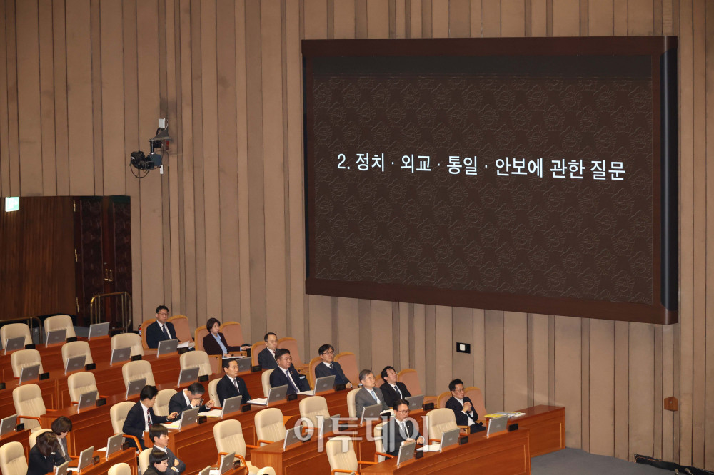 ▲김민석 국무총리를 비롯한 국무위원들이 9일 서울 여의도 국회 본회의에서 열린 정치·외교·통일·안보 대정부질문에 참석하고 있다. 고이란 기자 photoeran@