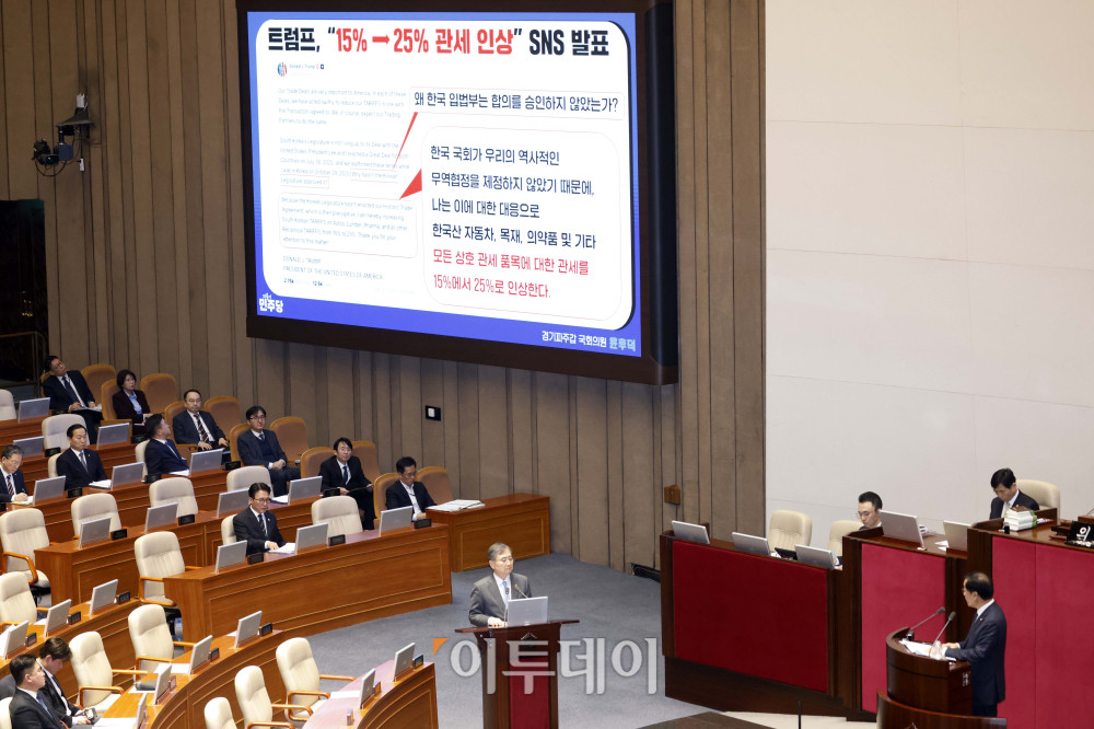 ▲조현 외교부 장관이 9일 서울 여의도 국회 본회의에서 열린 정치·외교·통일·안보 대정부질문에서 의원 질의에 답하고 있다. 고이란 기자 photoeran@