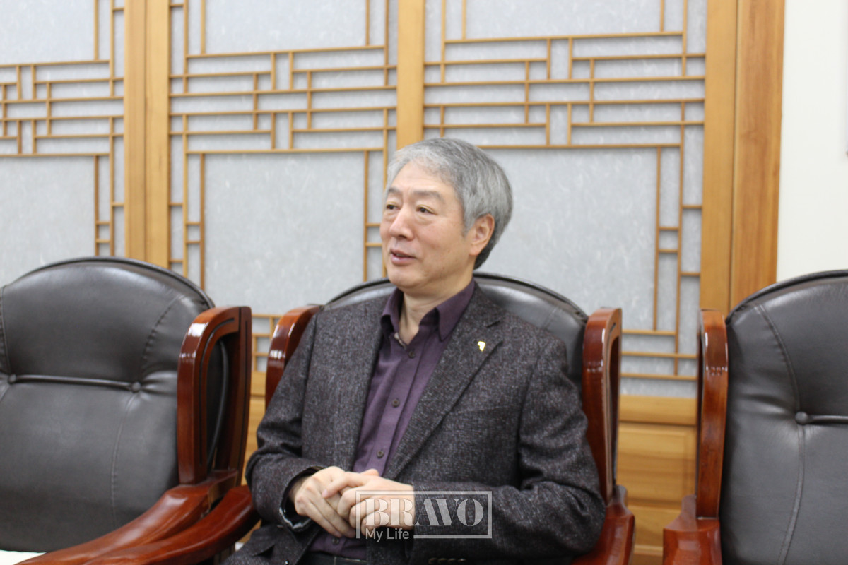 ▲노블레스타워에서 손완상 부사장이 브라보마이라이프와 인터뷰를 하고 있다. (박지수 기자 jsp@)
