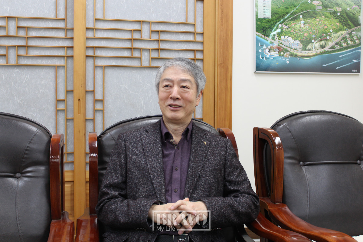 ▲노블레스타워에서 손완상 부사장이 브라보마이라이프와 인터뷰를 하고 있다. (박지수 기자 jsp@)