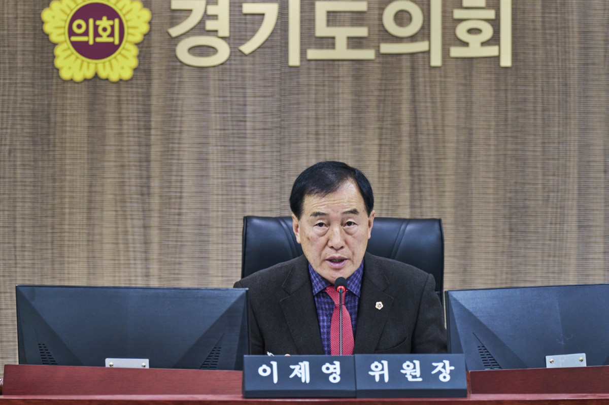 ▲이제영 경기도의회 미래과학협력위원회 위원장(국민의힘·성남8)이 9일 제388회 임시회 업무보고에서 용인 반도체 클러스터 지역 이전 논란에 대해 경기도의 소극적 대응을 강하게 비판하고 있다. (경기도의회)