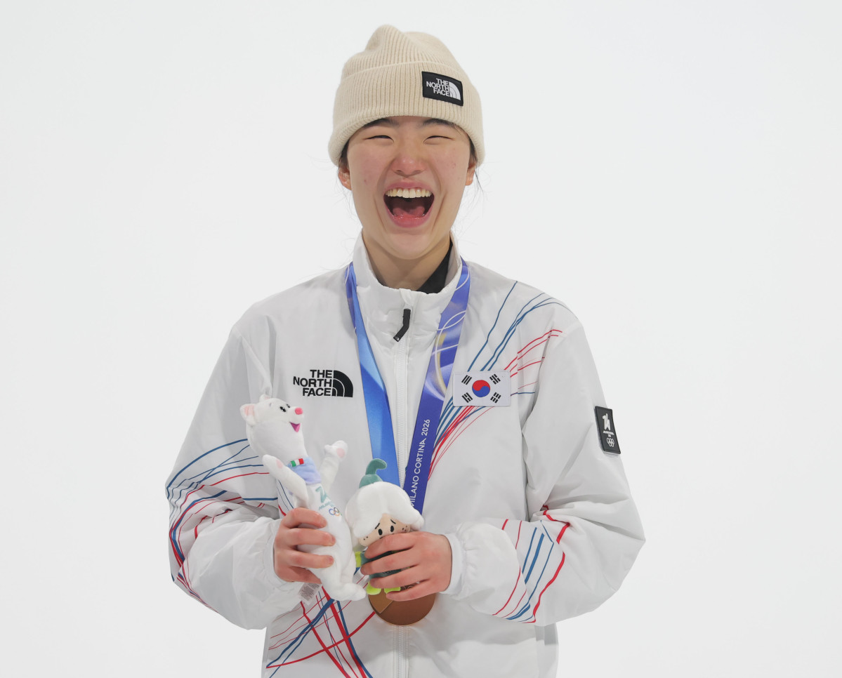 ▲이탈리아 리비뇨 스노파크에서 열린 2026 밀라노-코르티나담페초 동계올림픽 스노보드 여자 빅에어 시상식에서 동메달을 차지한 유승은이 시상대에 올라 미소를 짓고 있다. 2026.2.10 (연합뉴스)