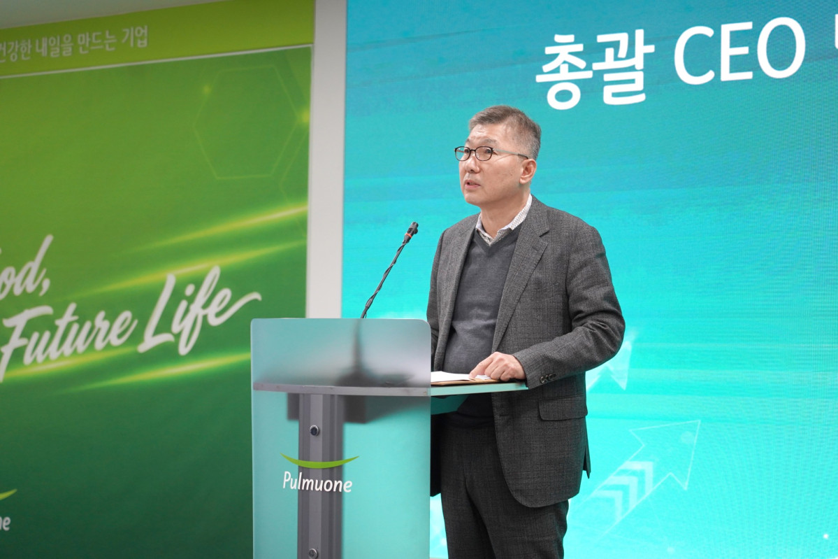 ▲ 9일 풀무원 수서 본사에서 열린 미래사업부문 신성장 SBU 출범식에서 이우봉 풀무원 총괄CEO가 조직원들에게 출범사를 전하고 있다. (사진제공=풀무원)