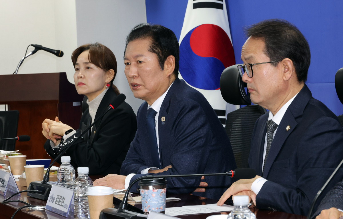 ▲재선 의원들과 간담회 하는 정청래 대표 (연합뉴스)
