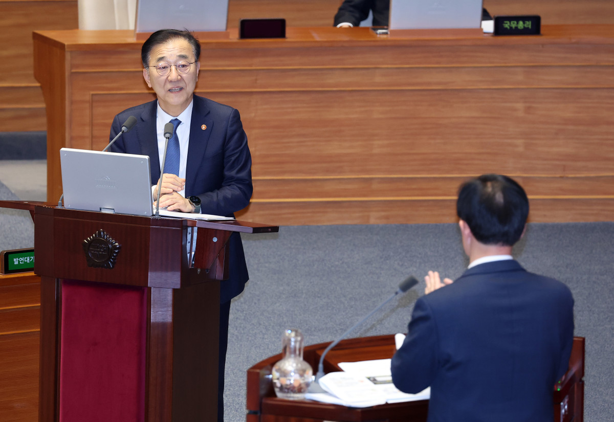 ▲김윤덕 국토교통부 장관이 10일 국회 본회의장에서 열린 경제 분야 대정부질문에서 국민의힘 이만희 의원의 질문에 답하고 있다.  (연합뉴스)