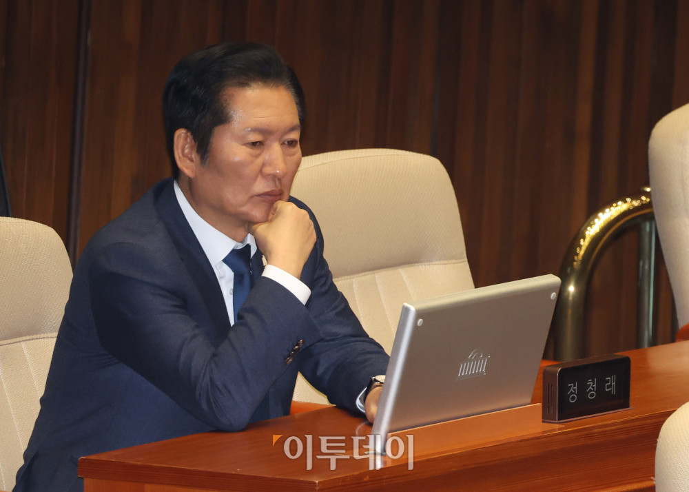 ▲정청래 더불어민주당 대표가 10일 서울 여의도 국회에서 열린 본회의에 참석하고 있다. 고이란 기자 photoeran@