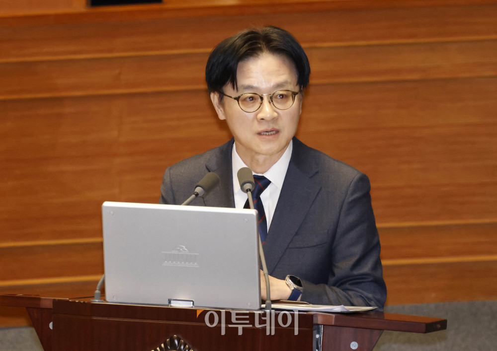 ▲김정관 산업통상부 장관이 10일 서울 여의도 국회 본회의에서 열린 경제분야 대정부 질문에서 의원 질의에 답하고 있다. 고이란 기자 photoeran@