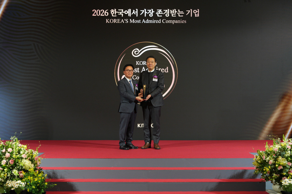 ▲한국수력원자력이 10일 2026 한국에서 가장 존경받는 기업 공공부문에서 2년 연속 수상하는 쾌거를 이뤘다. (사진제공=한국수력원자력)