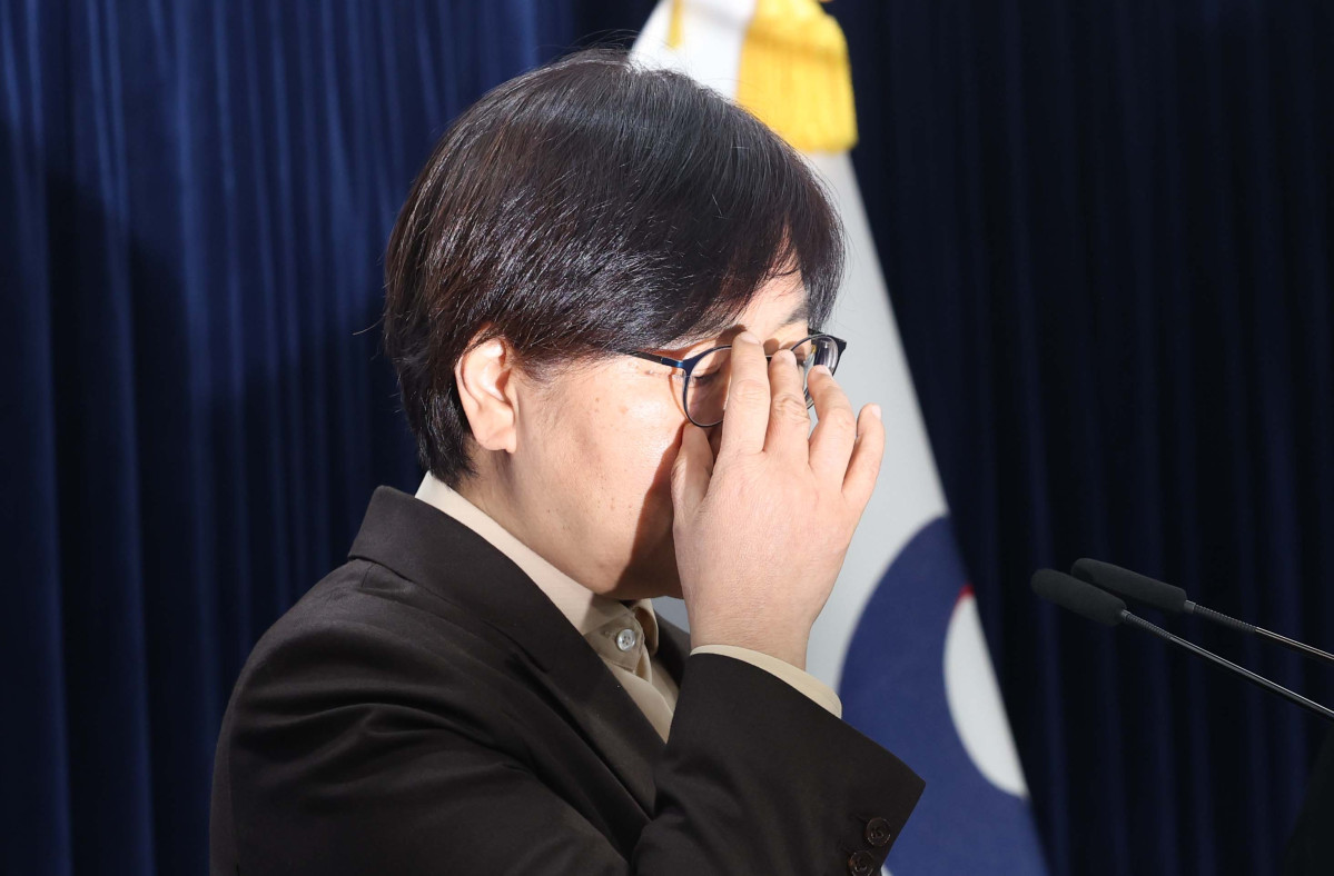 ▲정은경 보건복지부 장관이 10일 서울 종로구 정부서울청사에서 의사인력 양성규모 관련 브리핑을 갖고 있다. 이 자리에선 보건의료정책심의위원회(보정심)에서 결정된 2027∼2031학년도 의사인력 양성 규모와 교육현장 지원 방안 등이 발표됐다. 신태현 기자 holjjak@
