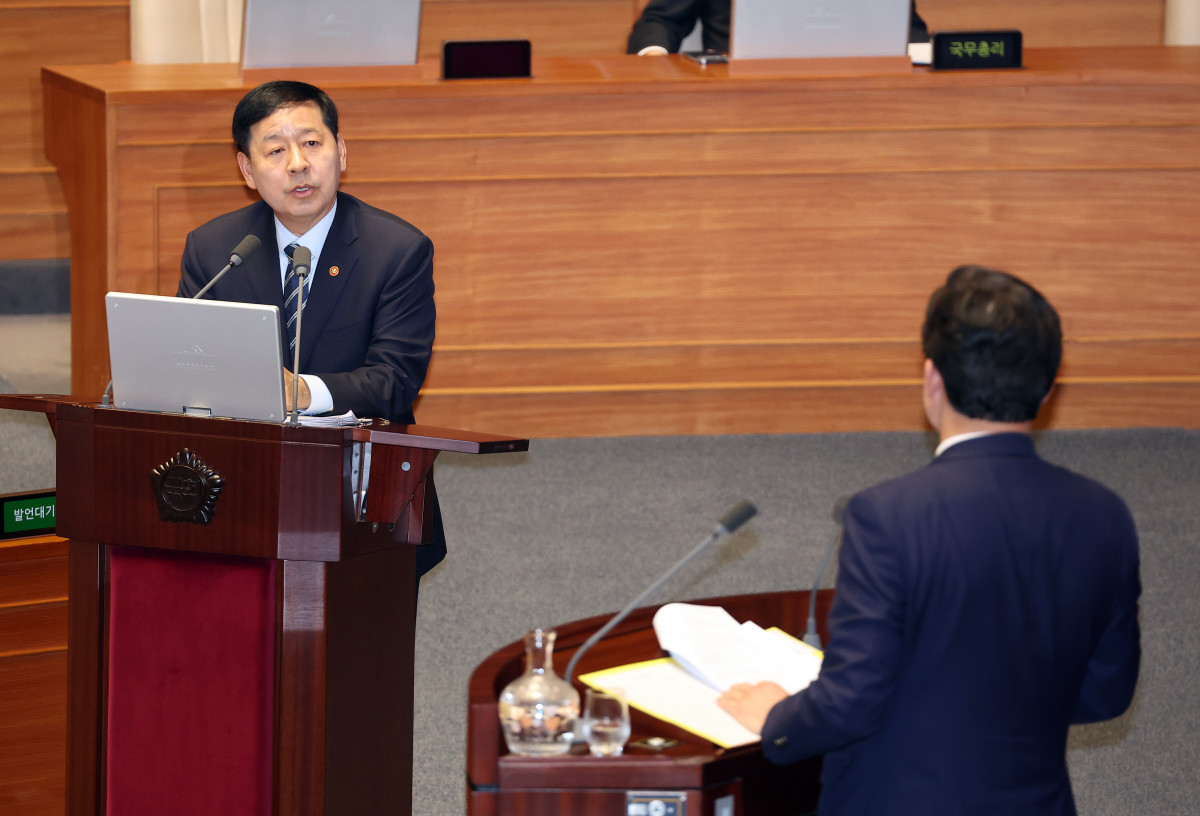 ▲구윤철 부총리 겸 재정경제부 장관이 10일 국회 본회의장에서 열린 경제 분야 대정부질문에서 국민의힘 윤영석 의원의 질문에 답하고 있다. (사진=연합뉴스)