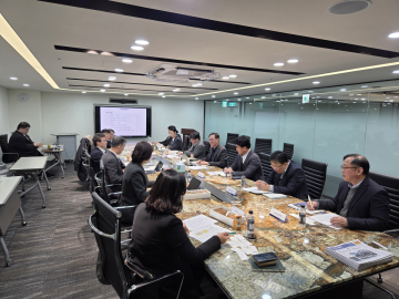 ▲이투데이 2026년 미래전략위원회 첫 회의가 10일 서울 강남구 이투데이빌딩에서 열렸다. 이날 회의에는 안완기 위원장을 비롯해 이정훈, 이한경, 김철만 위원 등과 본지 이종재 대표이사 등이 참석해 보도 방향성에 대해 의견을 나눴다.  