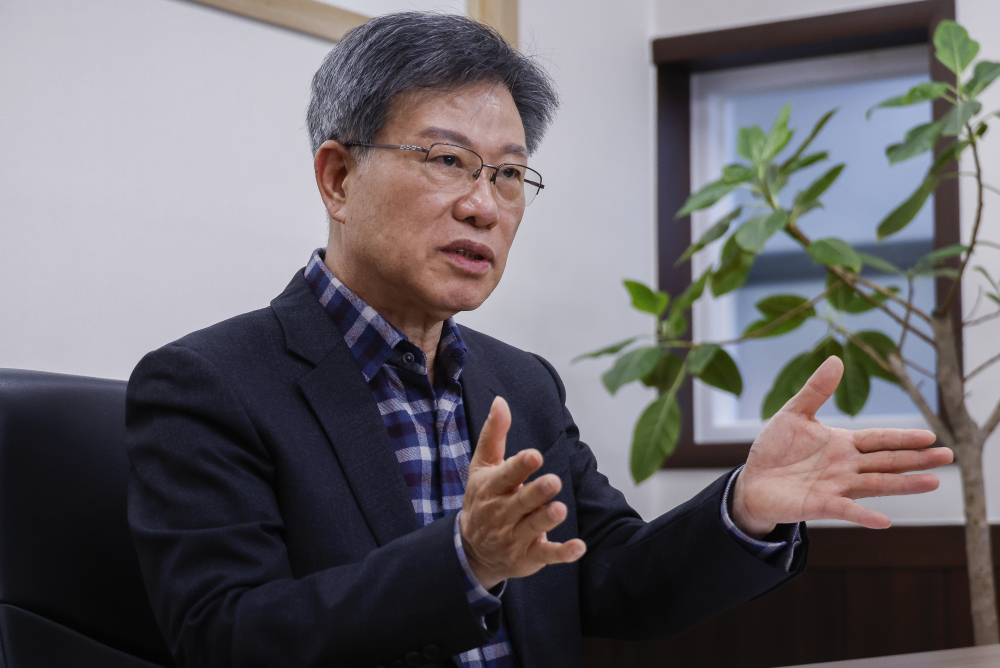▲박태교 인투셀 대표이사는 최근 대전 대덕구 본사에서 본지와 만나 "바이오 업계에서 후배 기업인이나 연구자들이 창업을 고민할 때 참고할 수 있는 롤모델이 되고 싶어 창업했다"고 밝혔다. (조현호 기자 hyunho@)