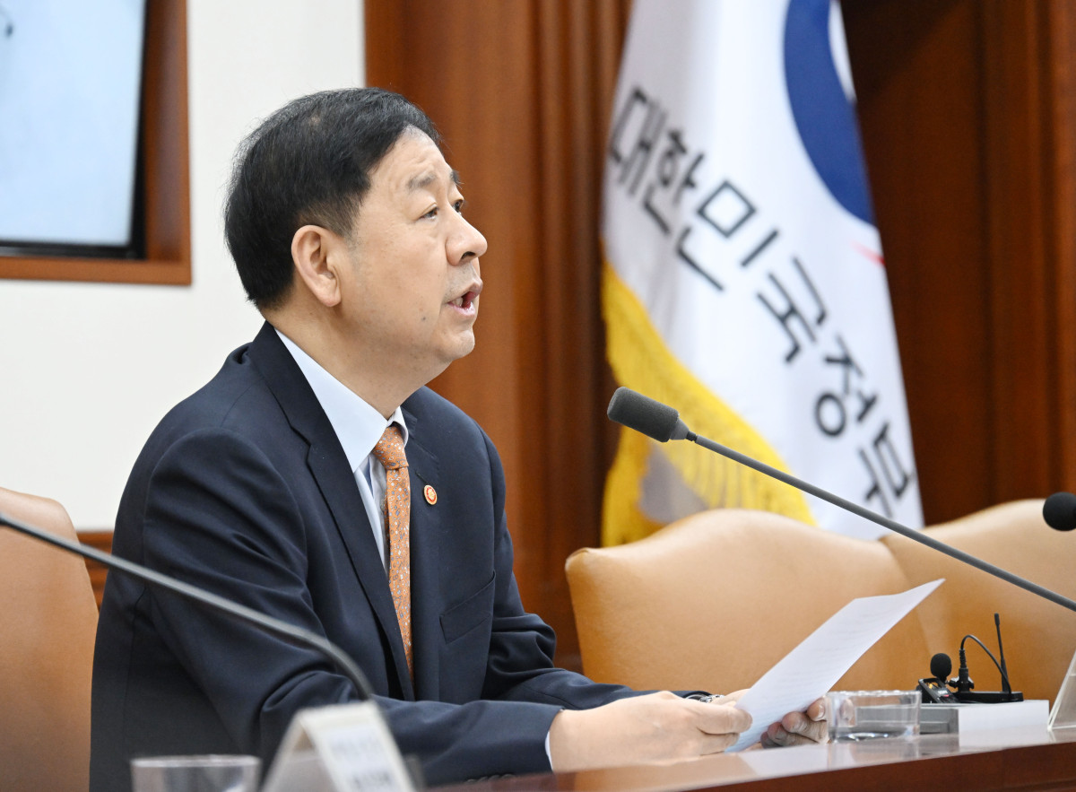 ▲구윤철 부총리 겸 재정경제부 장관이 2월 11일 서울 종로구 정부서울청사에서 열린 '민생물가 특별관리 관계장관 TF 1차 회의'를 주재, 모두발언을 하고 있다. (재정경제부)